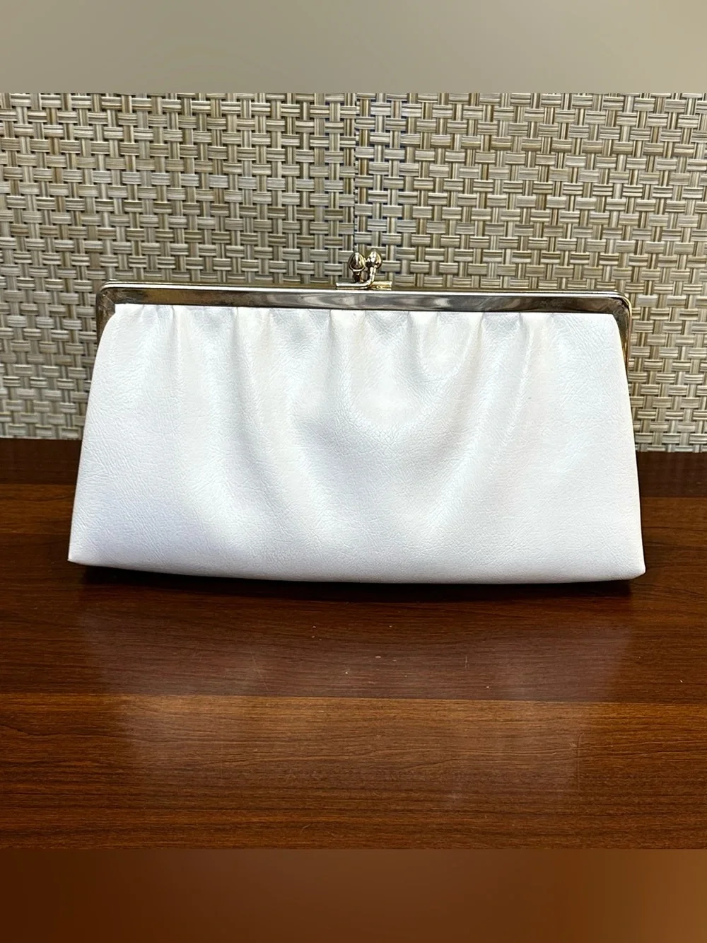 VTG 1950s-60s Andé White Faux Leather Clutch Kiss Lock Mid Century Evening Bag